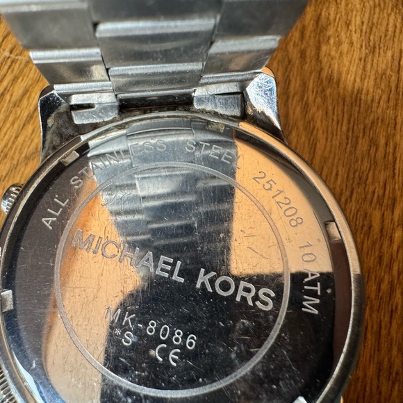 Michael Kors Oversized Runway Silver-Tone Watch - Picture 4 of 5